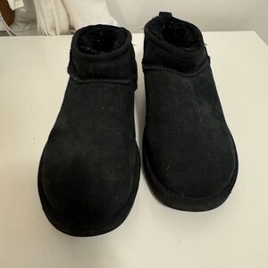 UGG classic ultra mini Black Suede Boots